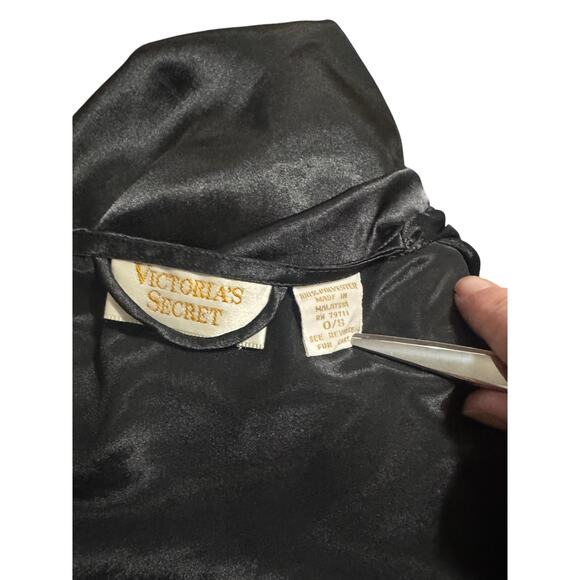 Vintage Victoria’s Secret Gold Label Black Satin Robe (Missing Belt) - Picture 5 of 5